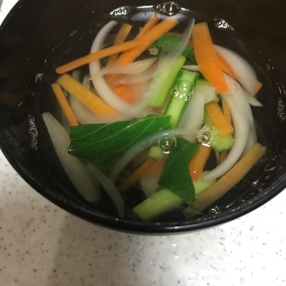 かいわれがなかったので、小松菜で緑色を入れました。
美味しかったです(^^)